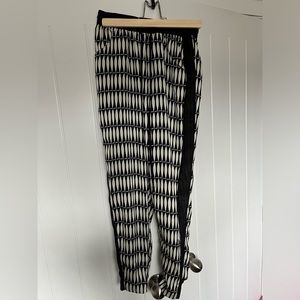 Molly Bracken light weight tapered pant XS